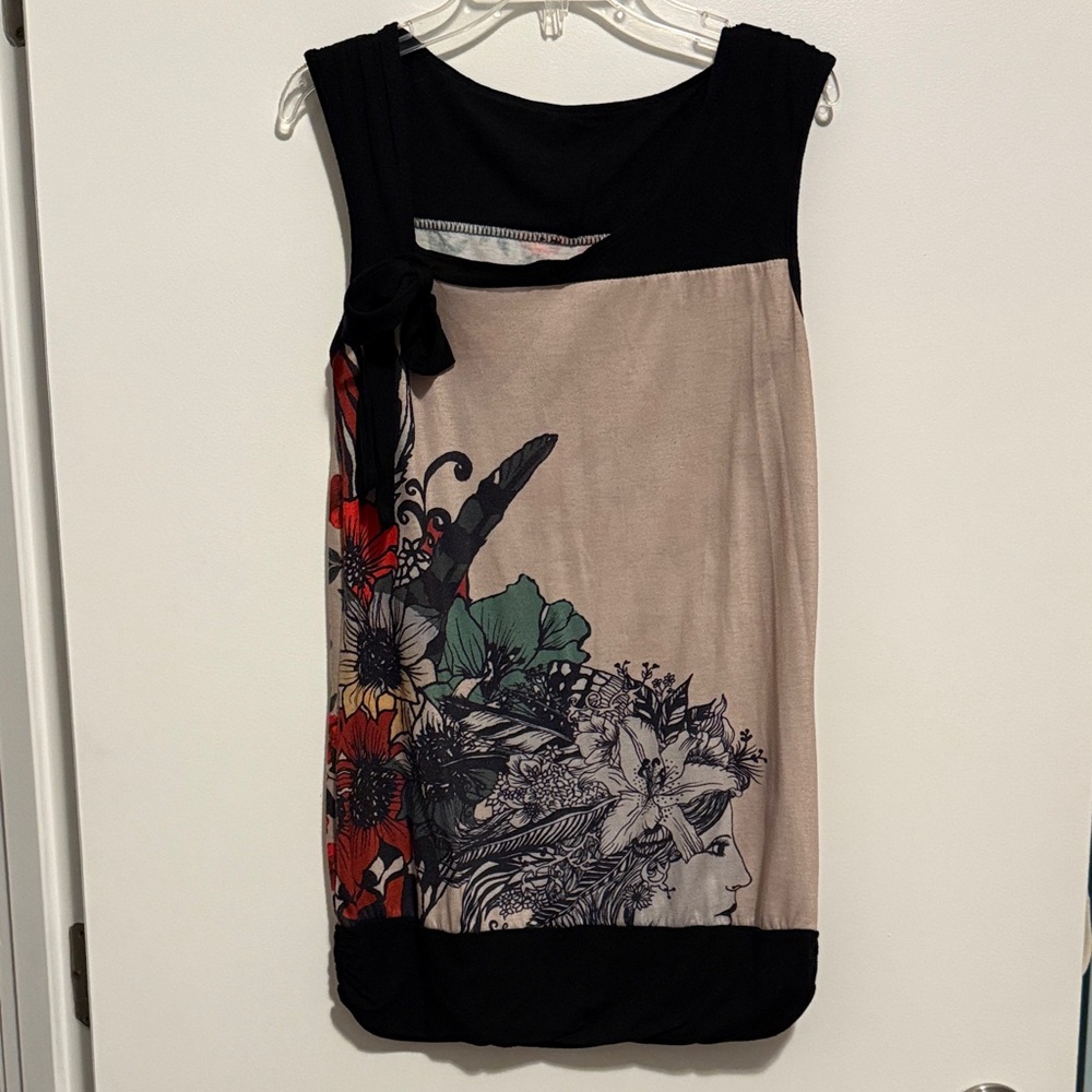 Floral Graphic Women's Tunic - Black and Cream